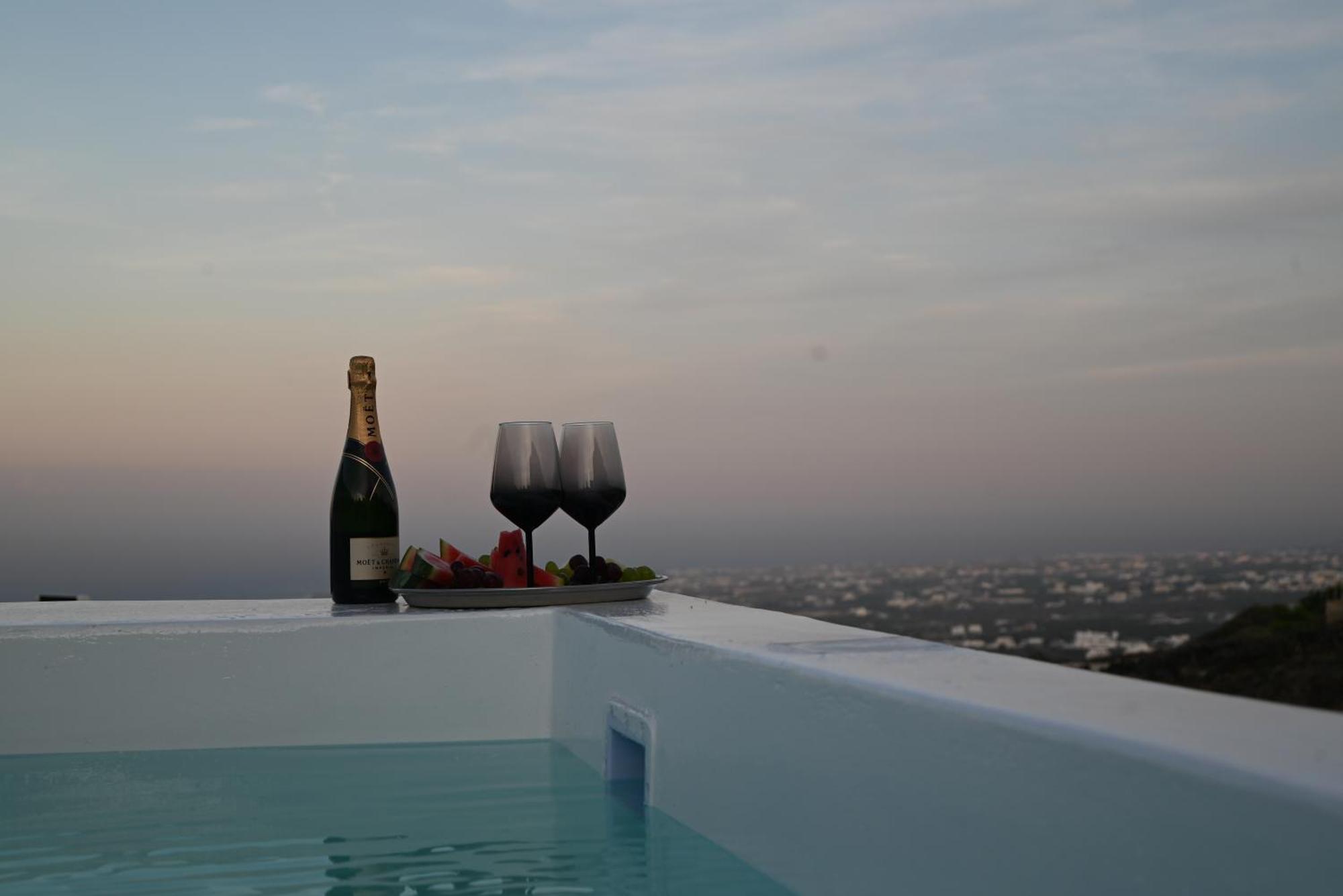 Lackos Luxury Suites Imerovigli  Exterior photo